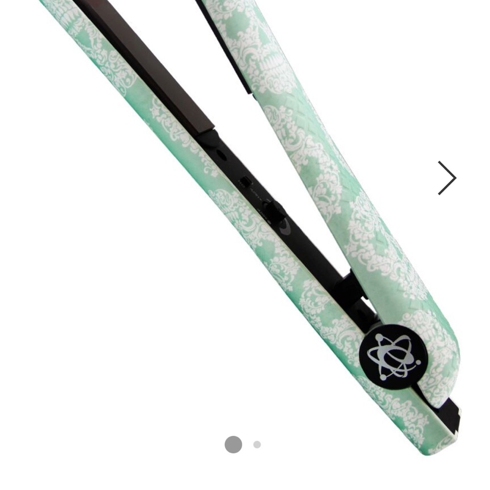 Hair straightener
